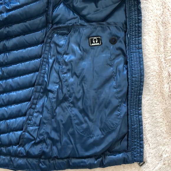 NWOT Calvin Klein Women’s Premium Down Zippered Vest with Headphone access, XL - Picture 9 of 11